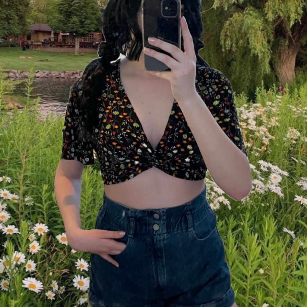 🌼H&M divided twisted floral crop top🌼